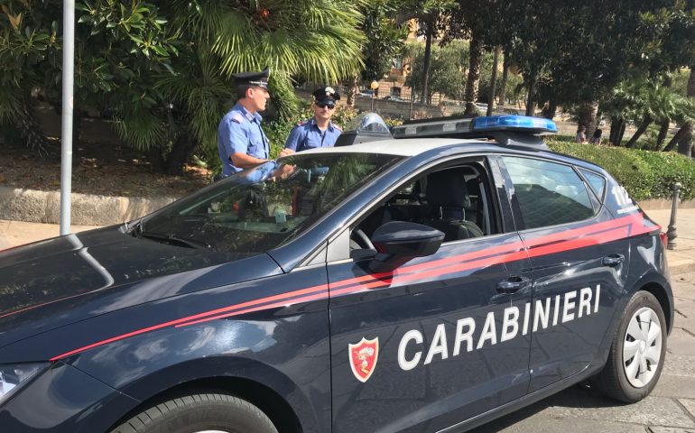 Con alcolici nascosti nella borsa cercava di scappare dall’Auchan Santa Gilla. Arrestato pregiudicato