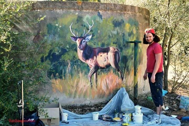 Autore di meravigliosi e imponenti murales, Davide Pils artista social, ma non sui social, ci mostra la sua arte