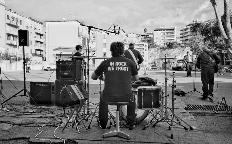 “Rock ‘on! Abbraccia un sogno”: concerto di beneficenza per supportare le pazienti oncologiche del Businco