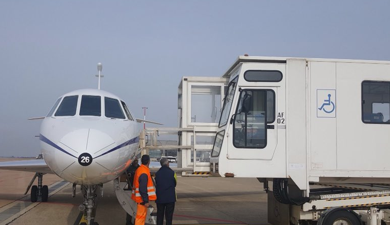 Cagliari, bambina appena nata portata d’urgenza a Roma con un volo militare