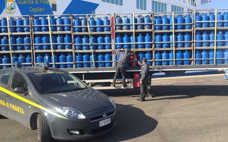 Sequestrate al porto di Cagliari oltre 3400 bombole di gpl e il deposito della società
