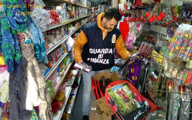 Sequestro di quasi 800 articoli di carnevale, elettrici e accessori: titolari dei negozi multati