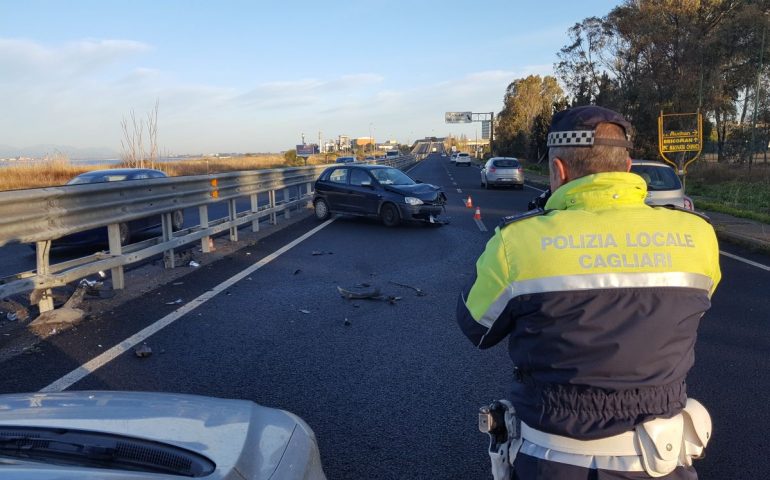 Incidente stradale sull’Asse mediano direzione 131: tre le auto coinvolte, nessun ferito