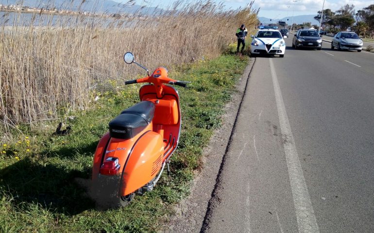 Via Lungosaline: il conducente perde il controllo della Vespa e cade rovinosamente sull’asfalto