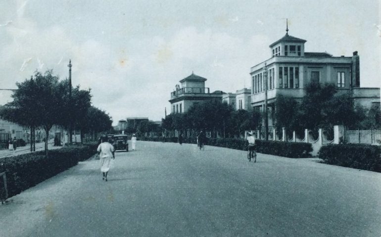 La Cagliari che non c’è più: una bella immagine dei villini di viale Poetto all’inizio degli anni Trenta