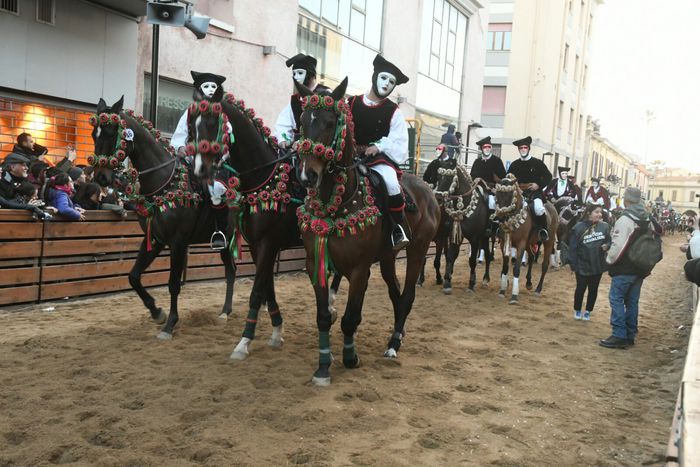 Pesante squalifica per sette cavalieri della Sartiglia: chiesti quattro anni di esclusione dalla giostra