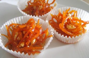 La ricetta Vistanet di oggi: s’Aranzada, dolce tipico a base di scorza d’arancia, mandorle e miele