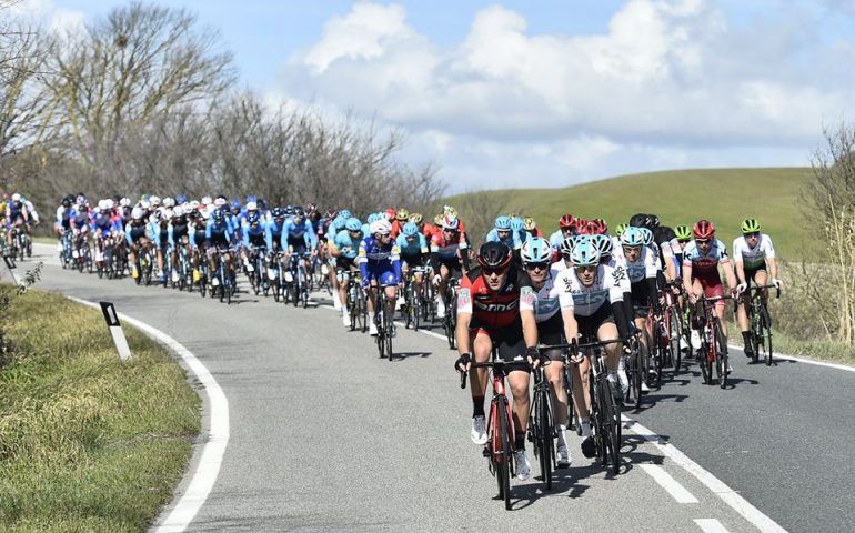 Kittel vince la seconda tappa della Tirreno Adriatico, gara attenta per Aru atteso tra i protagonisti da domani