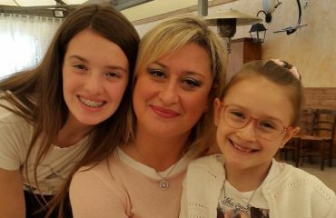 Antonietta Gargiulo e le figlie Alessia e Martina