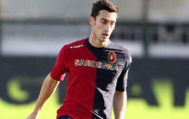 Davide Astori con la maglia del Cagliari