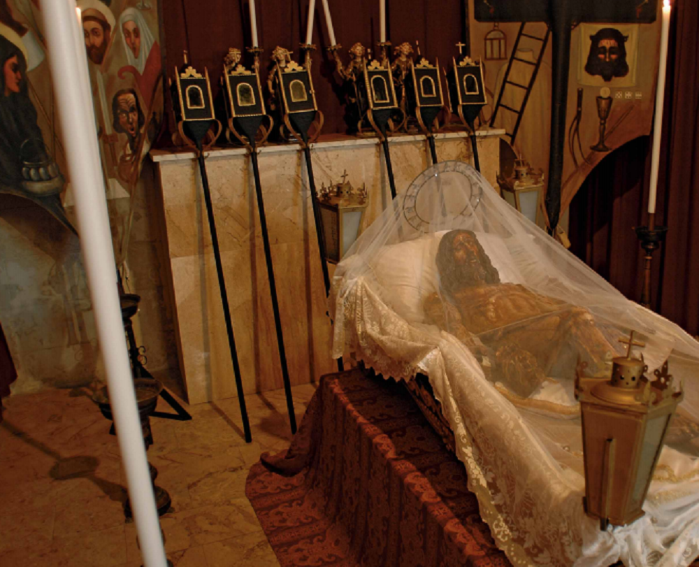 Iglesias, processione del Descenso, il simulacro del Cristo morto - Foto di Franco Stefano Ruiu, Fonte I Riti della Settimana Santa in Sardegna