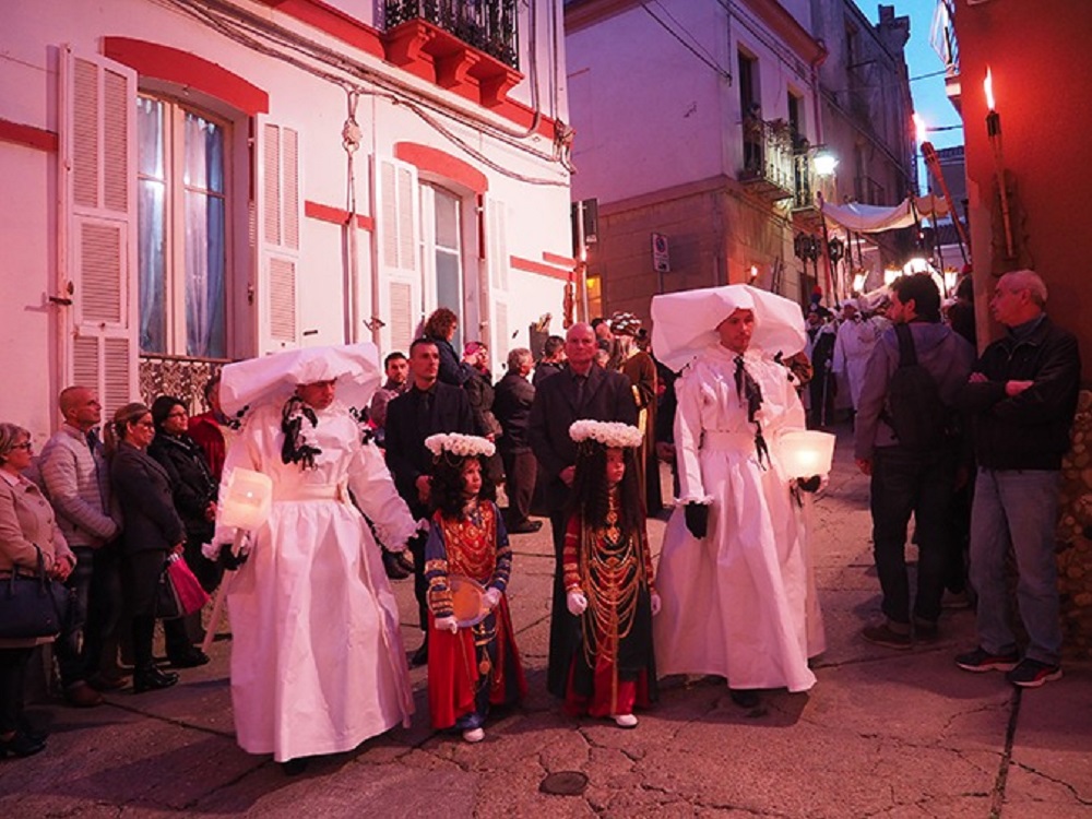 Iglesias, scorci della processione del Descenso, i Germani con San Giovanni e la Maddalena - Foto di Federica Landis