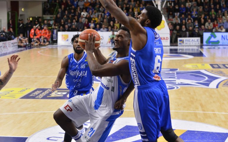 La Dinamo getta via un’altra partita, Brindisi vince ai supplementari 105-98