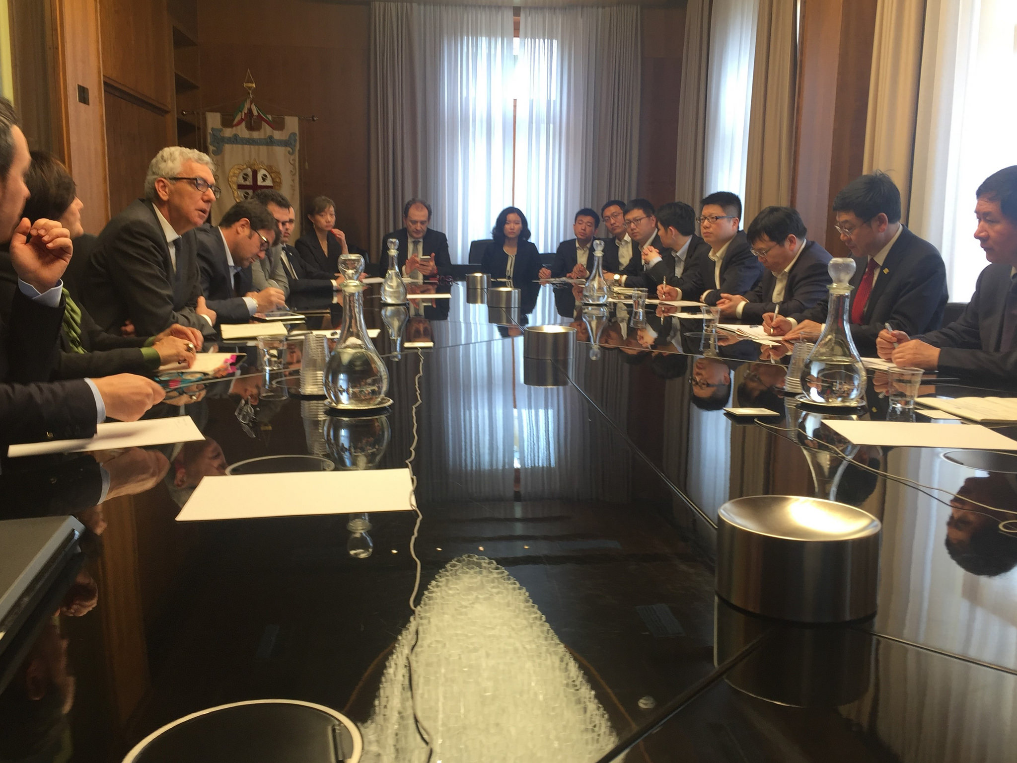 Pigliaru e l'assessora all'industria incontrano il gruppo cinese di investitori a Palazzo Devoto