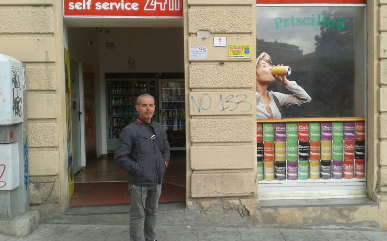 Cagliari, è boom in centro di distributori di bevande e snack. Il segreto? “Prezzi bassi e apertura h24”