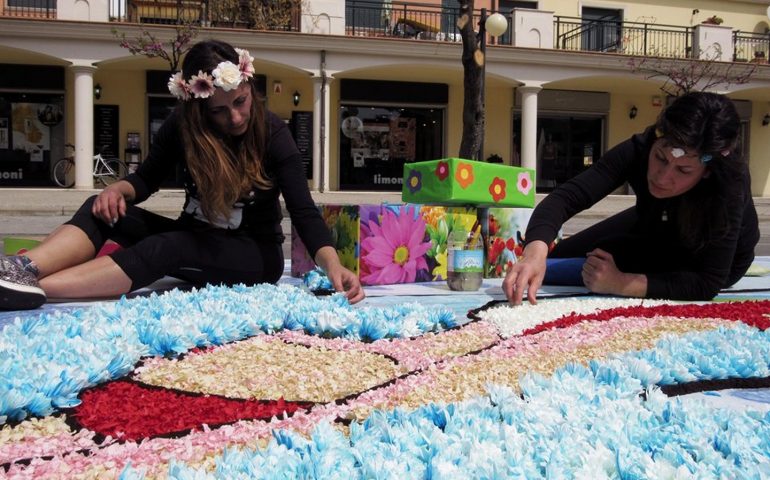 Tutta la bellezza dell’infiorata artistica della Sardegna con l’ottava edizione di “Tortolì in Fiore”