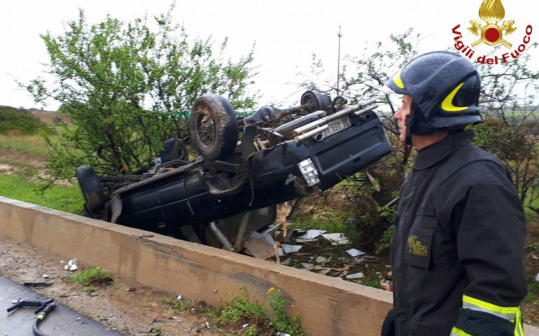 Incidente stradale all’altezza del lago Simbirizzi. Auto si ribalta, ferite due persone