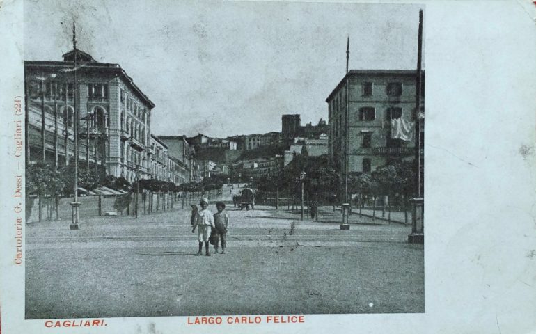 La Cagliari che non c’è più: una rarissima immagine del Largo Carlo Felice nei primi del Novecento