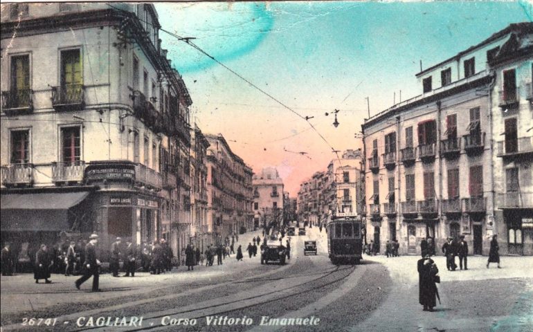 La Cagliari che non c’è più: il corso Vittorio Emanuele in una rara immagine degli anni Venti