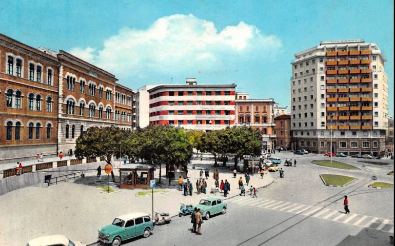 La Cagliari che non c’è più: piazza Garibaldi alla fine degli anni Cinquanta