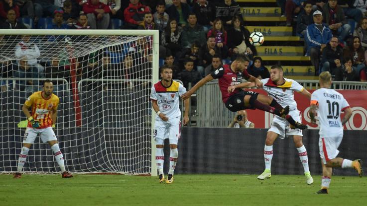 cagliari benevento gol pavoletti