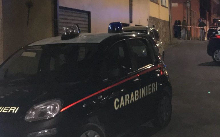 Sant’Avendrace: incendiate per cortocircuito due auto. Il fumo rischia di intossicare due anziani che dormivano in una casa a piano terra