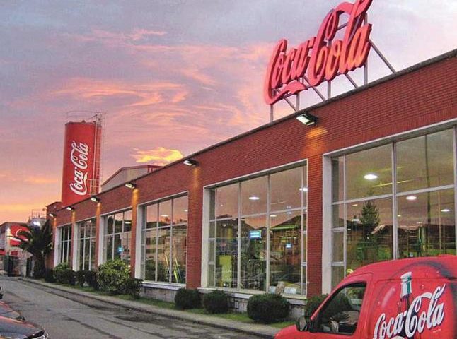 Svolta epocale, la Coca-Cola ha in programma di produrre la sua prima bevanda alcolica