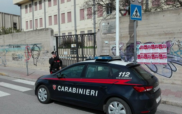 Cercavano di rubare caffè e monete da un istituto di Carbonia: due pregiudicati fermati dai Carabinieri