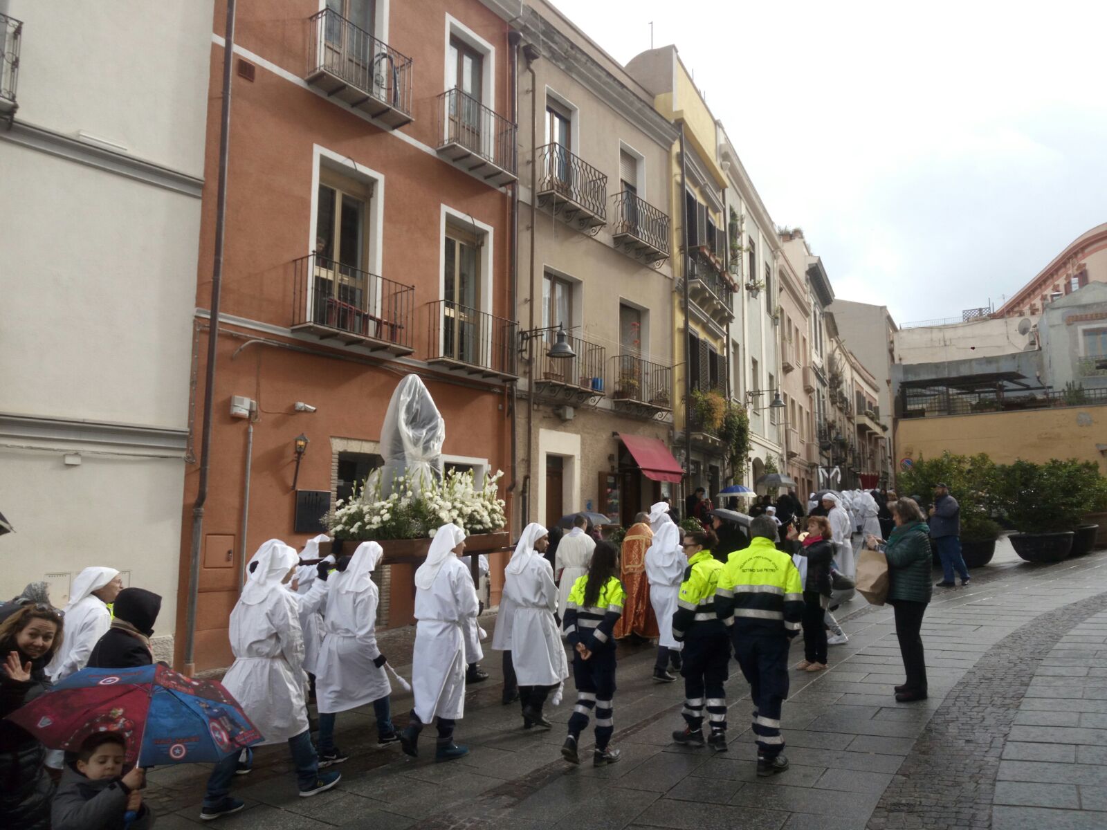 processione Arciconfraternita ss crocifisso piazza san giacomo (8)