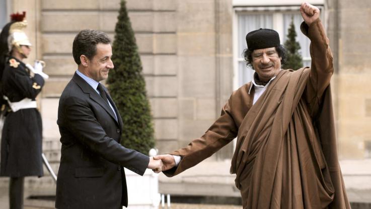 Francia: Sarkozy è sotto interrogatorio in stato di fermo. Sospette tangenti per 5 milioni euro da Gheddafi 