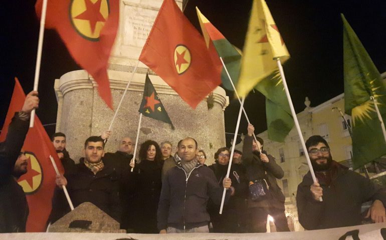 (VIDEO) “Stop al genocidio ad Afrin”. Sit-in dei curdi in piazza Yenne per chiedere il cessate il fuoco