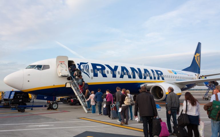 Sicilia e Sardegna sempre più lontane: nessun volo diretto Cagliari-Palermo, Ryanair abbandona anche la tratta da e per Trapani