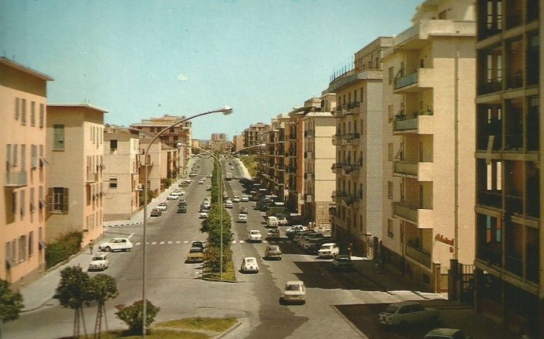 La Cagliari che non c’è più: via Scano in una foto a colori del 1970