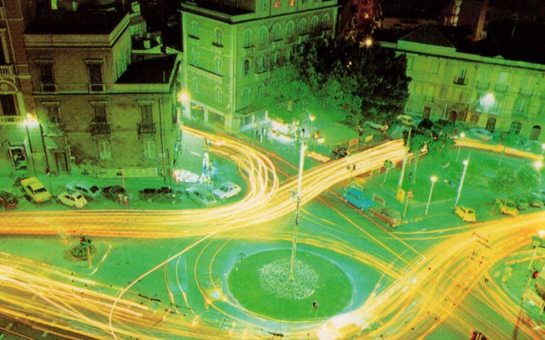 La Cagliari che non c’è più: un’immagine by night dal Bastione nel 1972