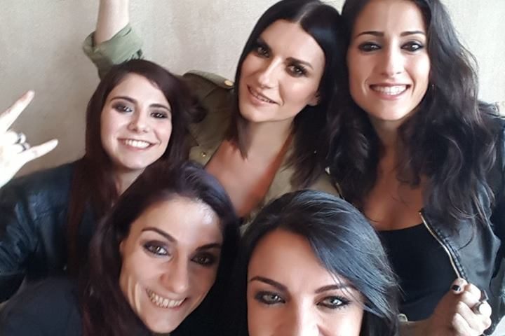 La rock band cagliaritana Mymisses con Laura Pausini nel suo ultimo video musicale