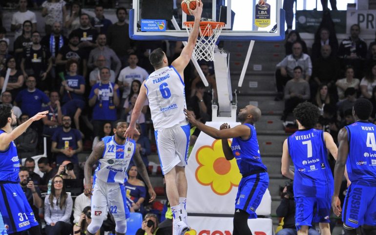 Dinamo Sassari, la svolta non arriva: Brescia vincente al PalaSerradimigni per 80-76