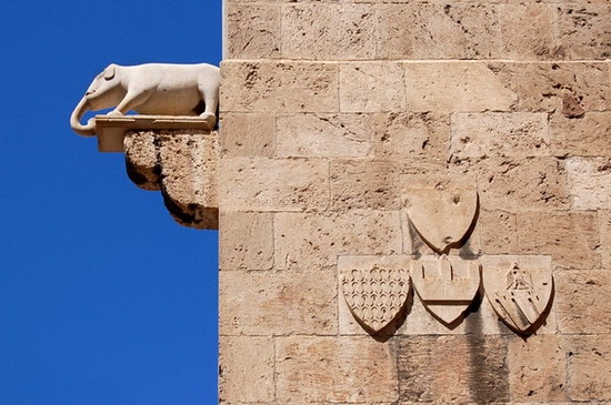 Lo sapevate? L’elefantino della torre pisana di Cagliari potrebbe essere il bottino di una Crociata