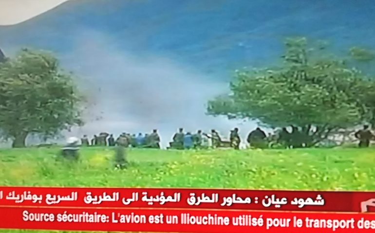 Algeria: aereo militare si schianta in fase di decollo. 200 i morti