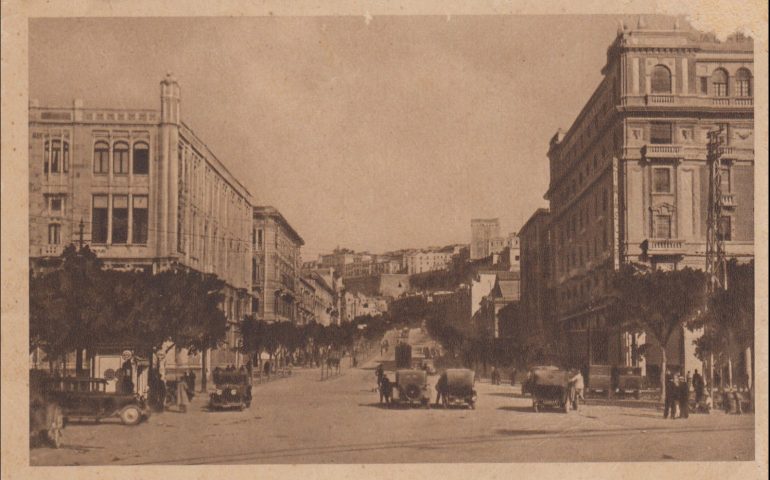La Cagliari che non c’è più: il largo Carlo Felice in una foto seppiata degli anni Venti