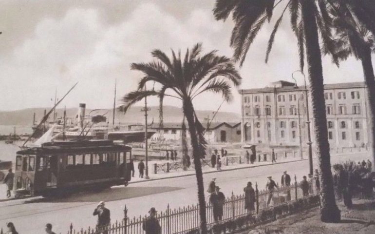 La Cagliari che non c’è più: via Roma nei primi decenni del Novecento. La Darsena e il palazzo della Dogana che non esiste più