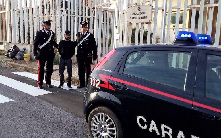 In casa aveva organizzato una centrale dello spaccio: in arresto 32enne di Tratalias