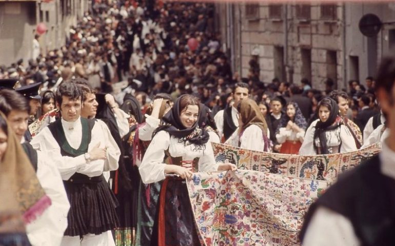 La Cagliari che non c’è più: la festa di Sant’Efisio il 1° maggio del 1970 (PHOTOGALLERY)