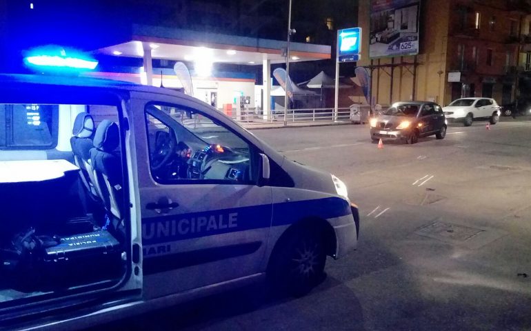 Incidente in via Is Mirrionis: scontro tra auto e moto. Conducente motociclo in ospedale