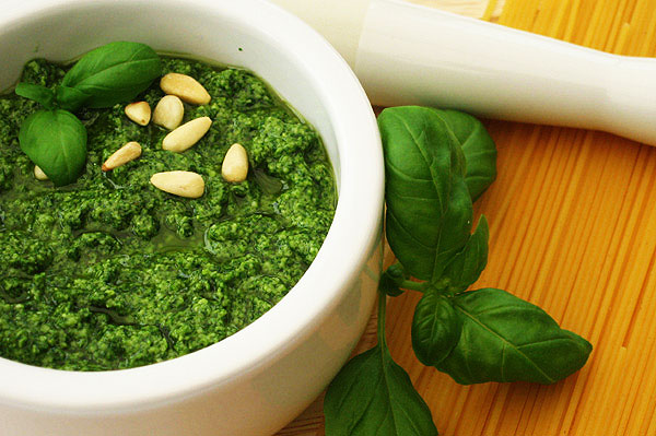 La ricetta Vistanet di oggi. Il pesto alla genovese, veloce e perfetto per l’estate