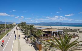 Cagliari, passeggiata lungomare Poetto