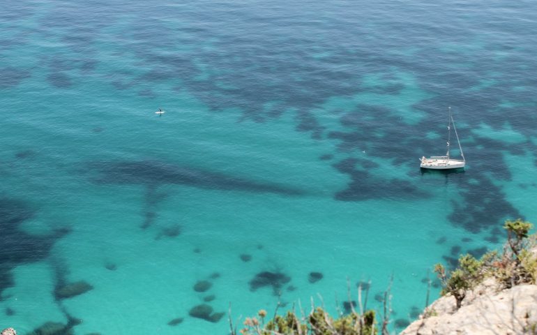 La foto dei lettori: non sono i Caraibi ma le trasparenze di Cala Fighera a Cagliari