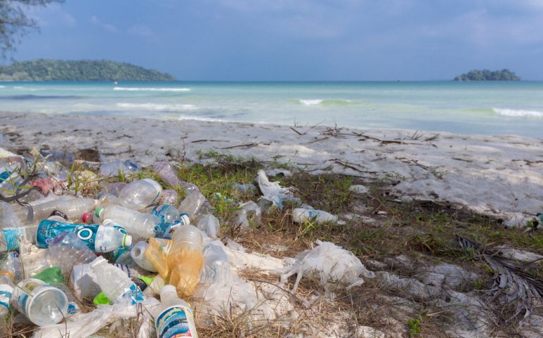 Aumenta la presenza delle plastiche nel mare sardo, la sensibilizzazione è l’arma più efficace per la salvaguardia ambientale