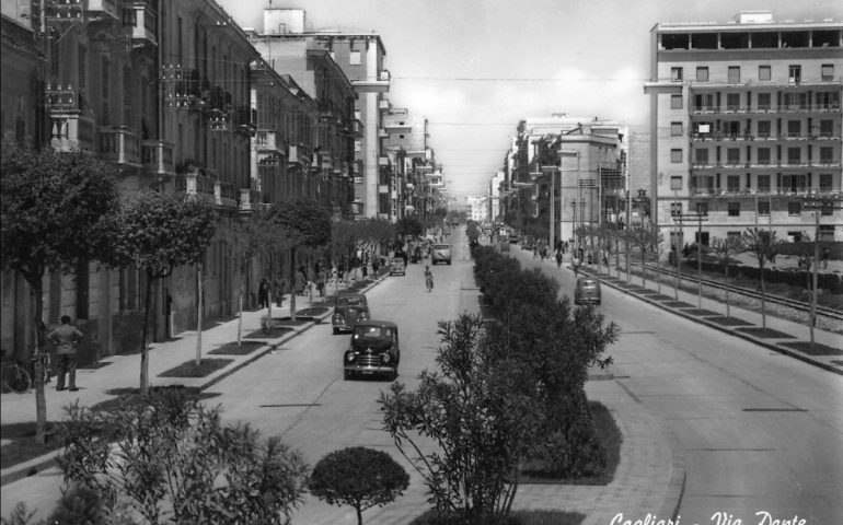 La Cagliari che non c’è più: una foto in bianco e nero di via Dante negli anni Cinquanta