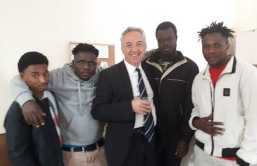 Filippo Spanu incontra i migranti di Villacidro