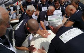 Forma di formaggio da record realizzata dai pastori a Loculi 17